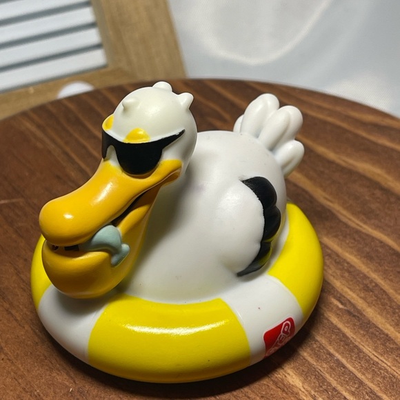 Step2 Cool Pelican Water Table Toy Figure with Sunglasses & Fish – 2021 - Picture 2 of 4